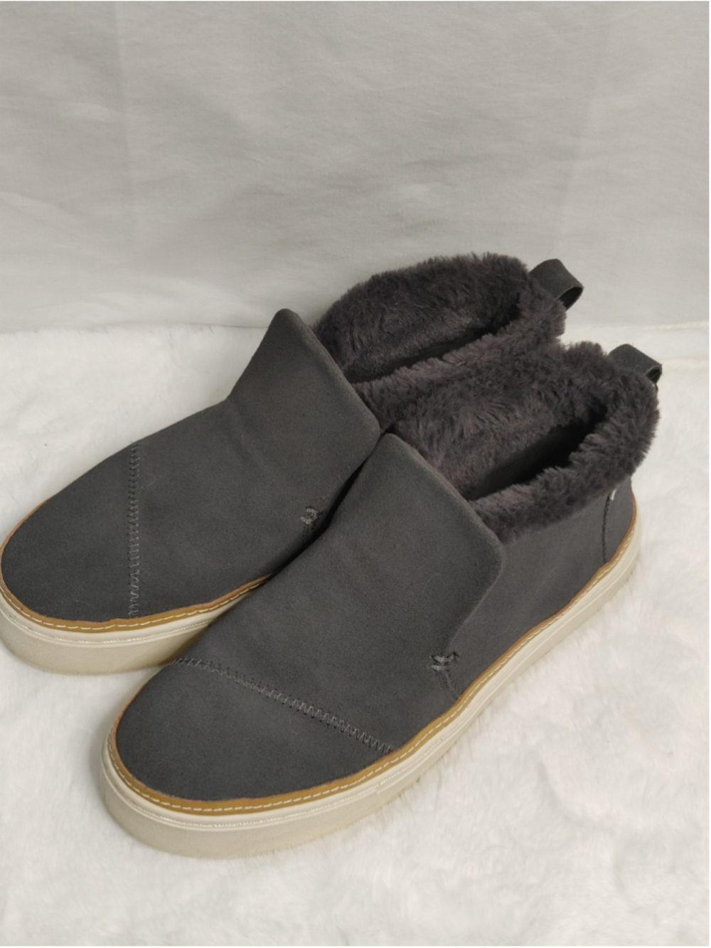 Women's TOMS Paxton Grey Leather Faux Fur Lined Slip-On Shoes Size 7